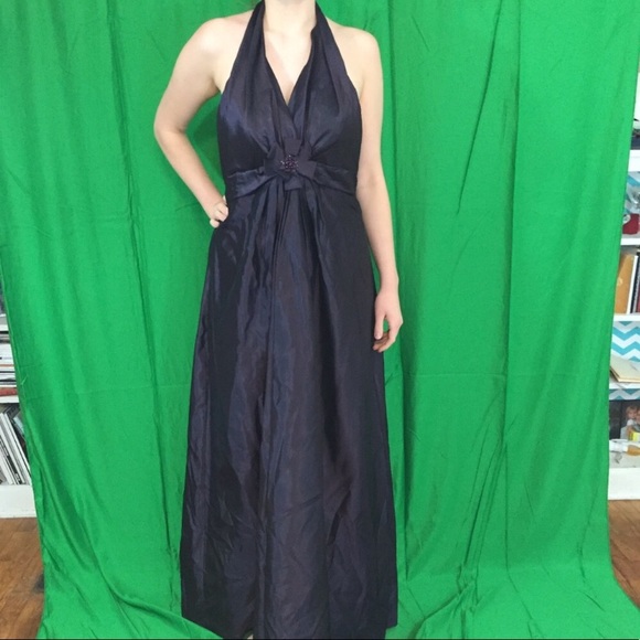 Taffeta Halter Gown. Size 14 - Picture 6 of 7