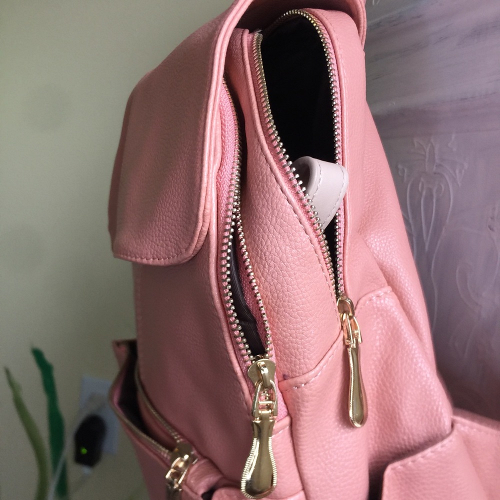 CALIFORNIAN STYLE BACKPACK🦋🌴🌻 - Picture 2 of 2