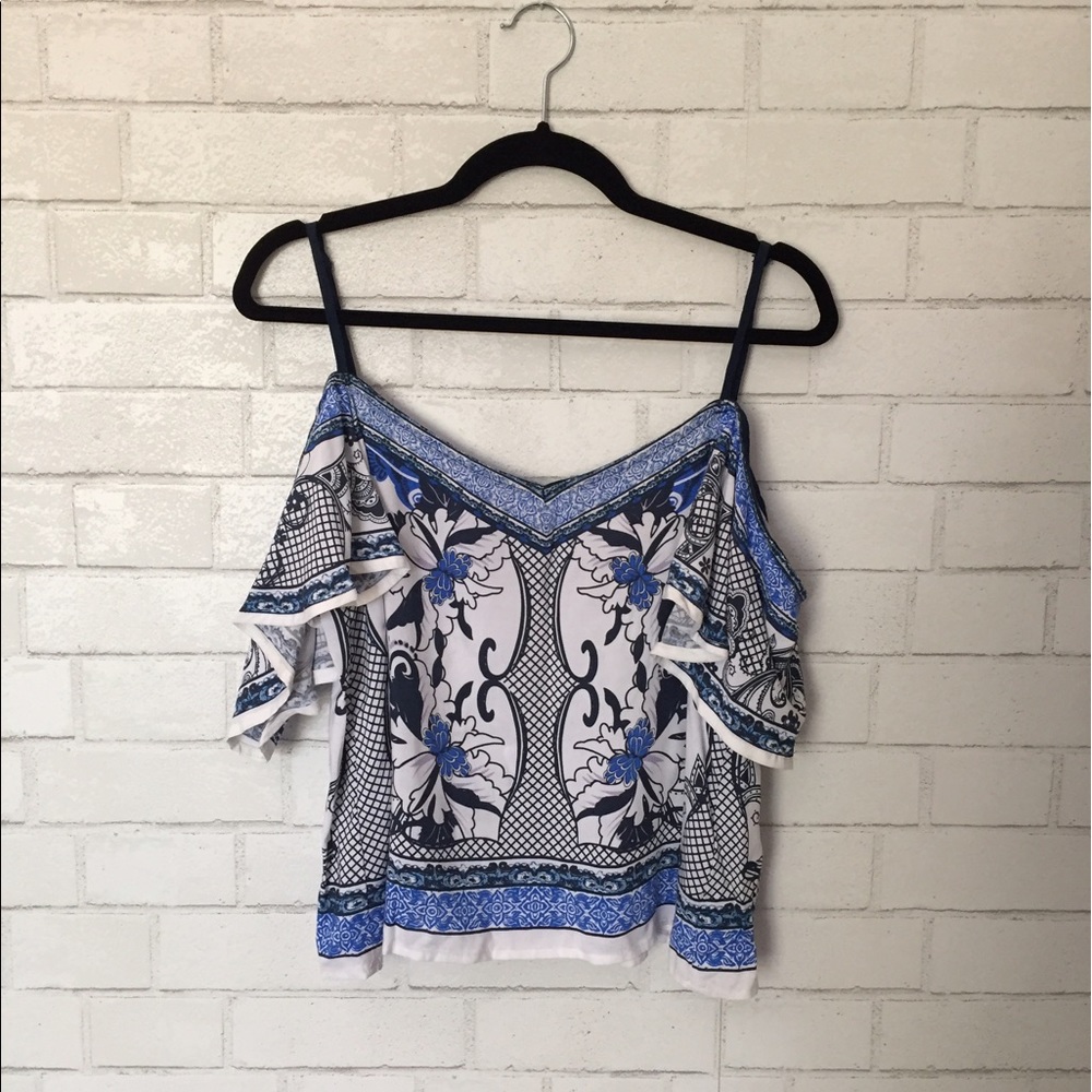 off shoulder/cold shoulder printed top