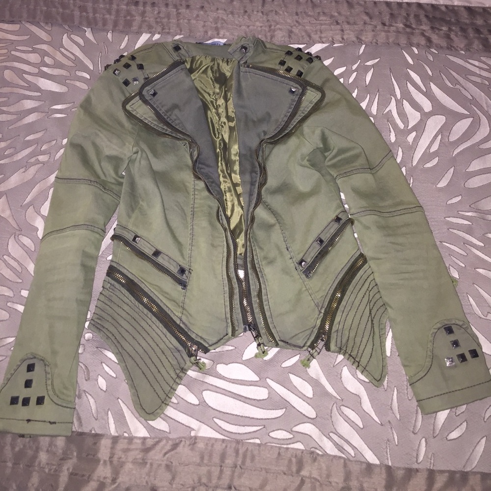 Super cute army green stylish jacket