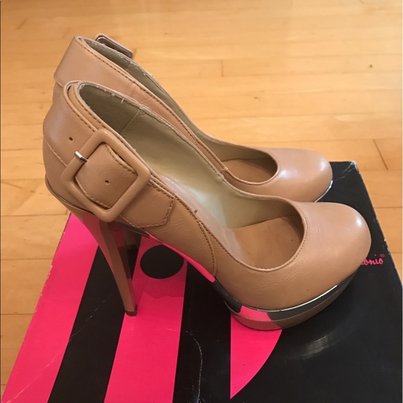 Tan high heel pumps by Michael Antonio. - Picture 2 of 3