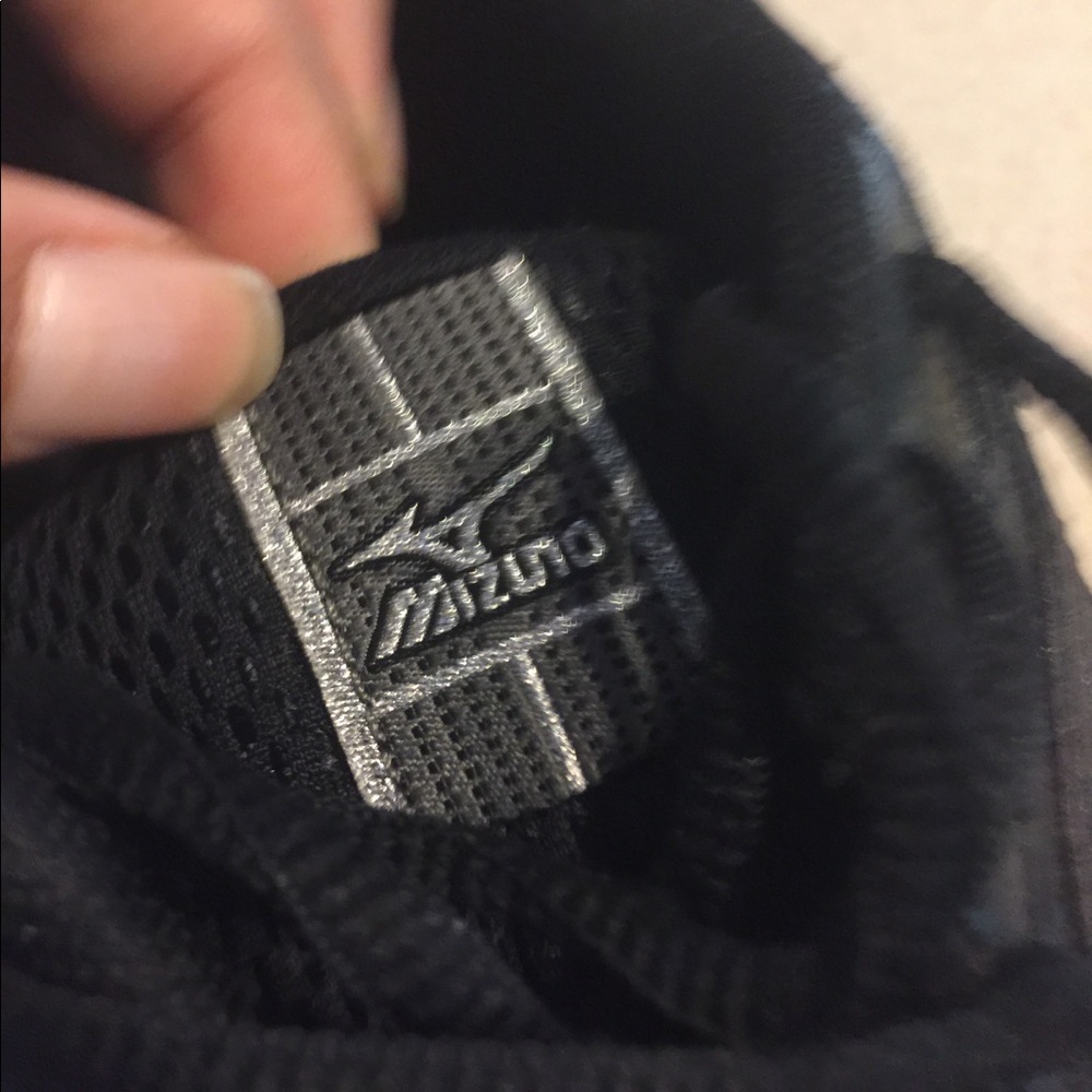 Mizuno volleyball shoes