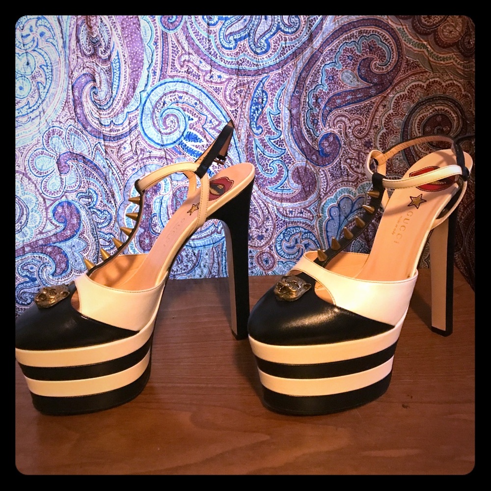 Limited Edition Gucci Pumps Gold Lion Accent