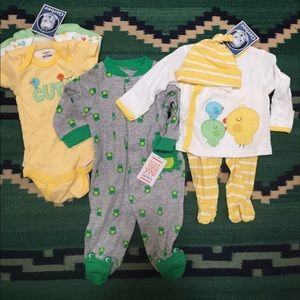 Set of 0-3 month baby clothes. NWT.