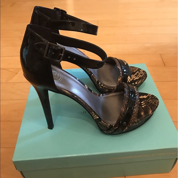 Jessica Simpson snake skin pump! - Picture 2 of 3