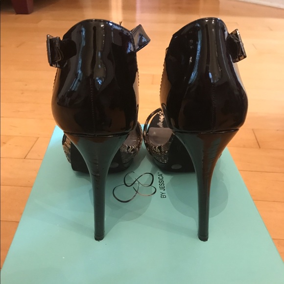Jessica Simpson snake skin pump! - Picture 3 of 3