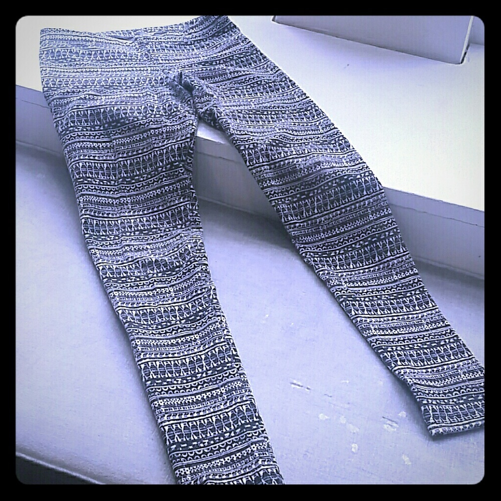 Bodytuck Black and white leggings- for ladies