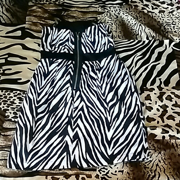 Zebra striped strapless dress size 3 - Picture 2 of 2