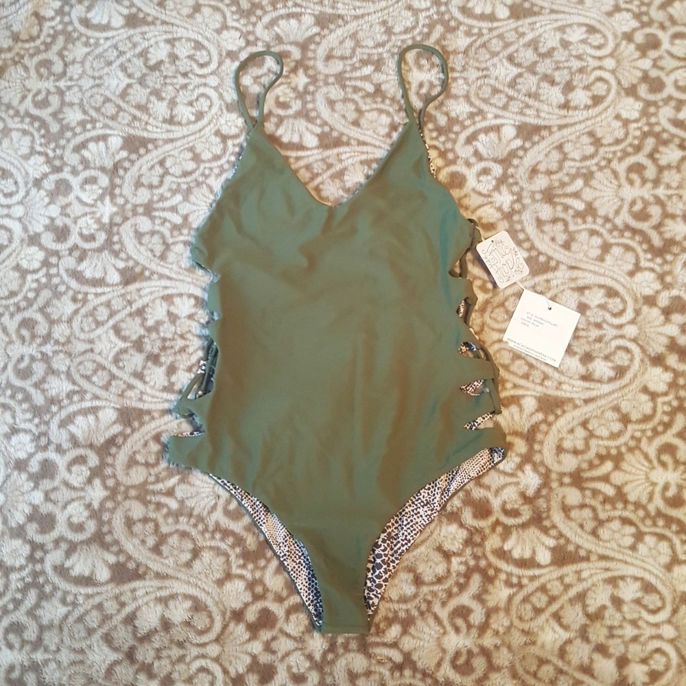 ❌SOLD❌Acacia Florence Palm Medium