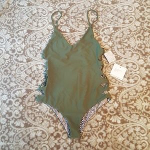 ❌SOLD❌Acacia Florence Palm Medium