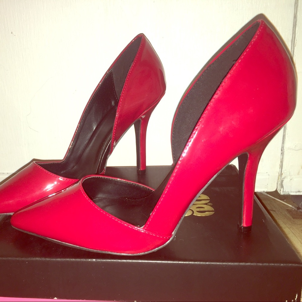 Red Pumps