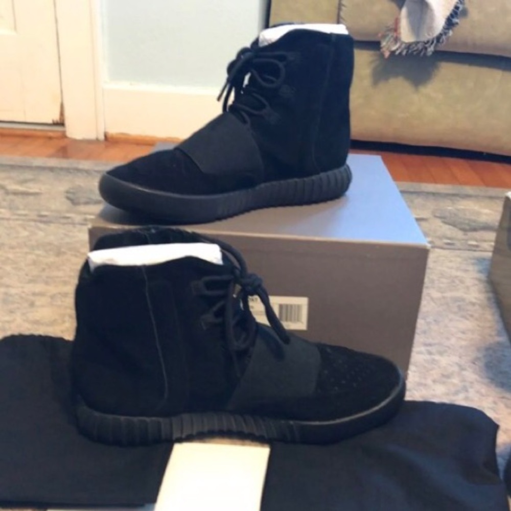 Yeezy 750 triple black