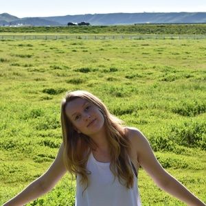 Meet your Posher, Alexia