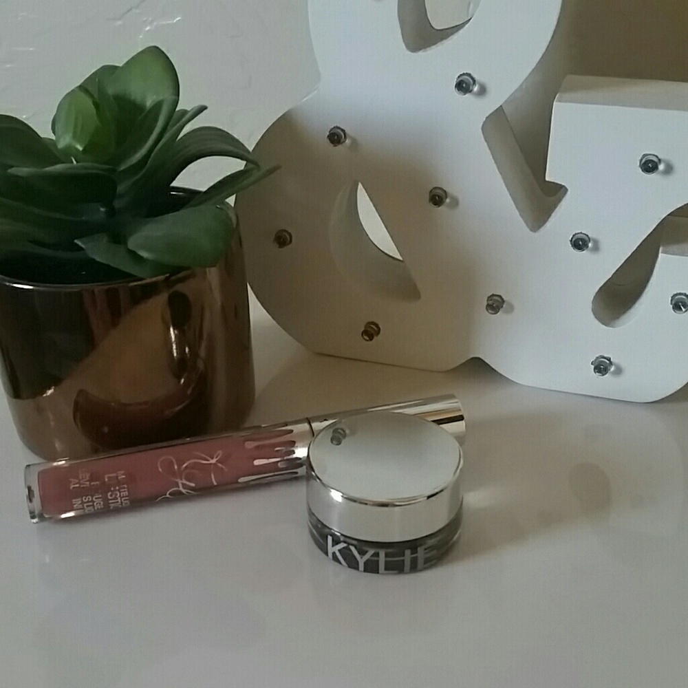 Kylie Cosmetics Package