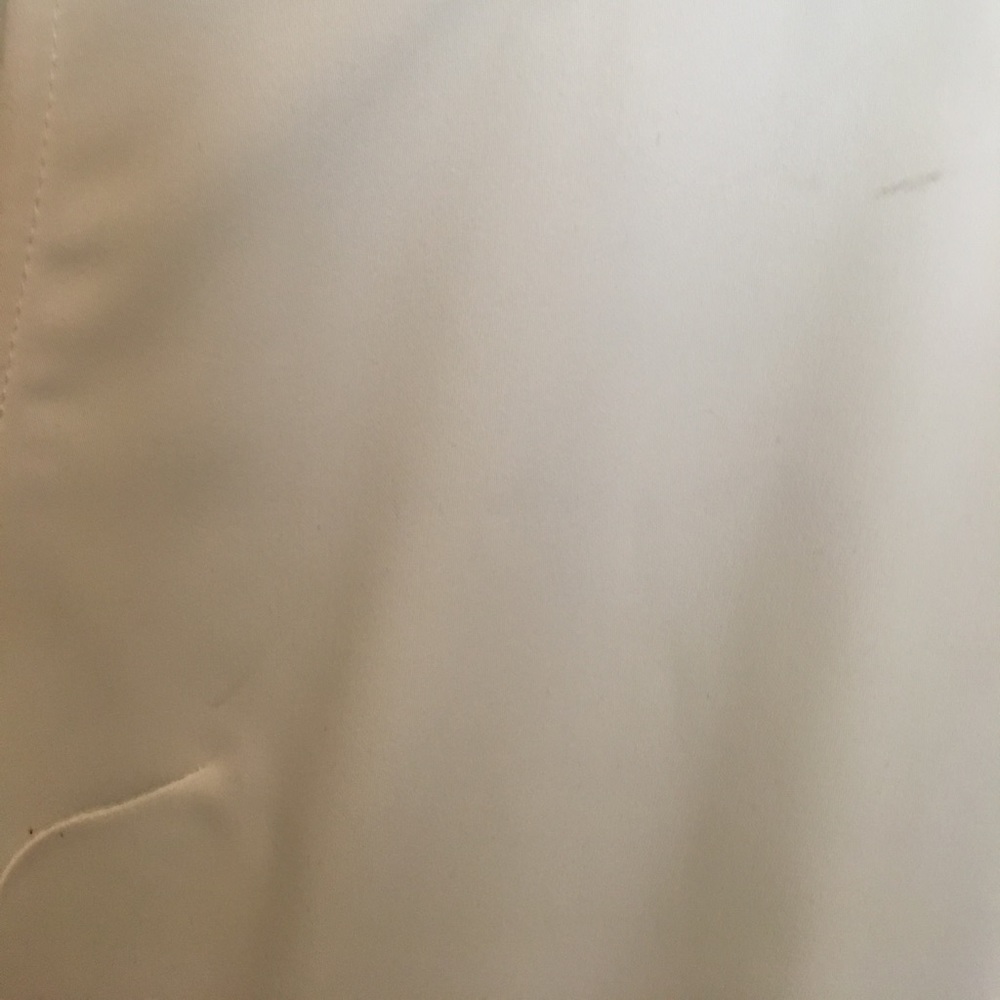 🆕 White Textured Top w/ Open Back Slit - Picture 3 of 4