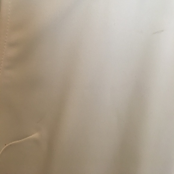 🆕 White Textured Top w/ Open Back Slit - Picture 3 of 4