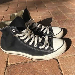 Men's Size 10 Black High Top Chuck Taylors