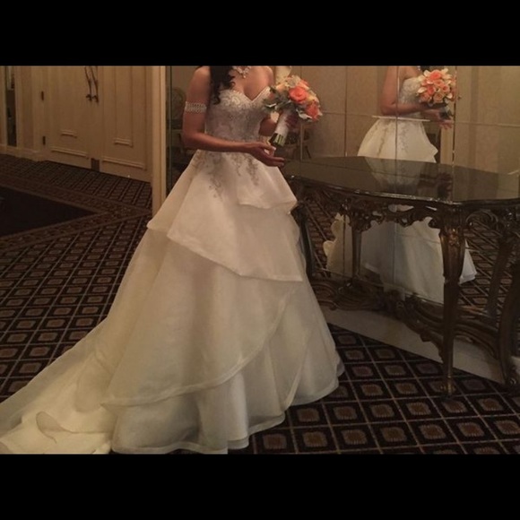 Jasmine Couture ivory wedding dress! - Picture 3 of 3