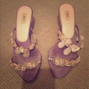Lavender saude with shell accented mules.