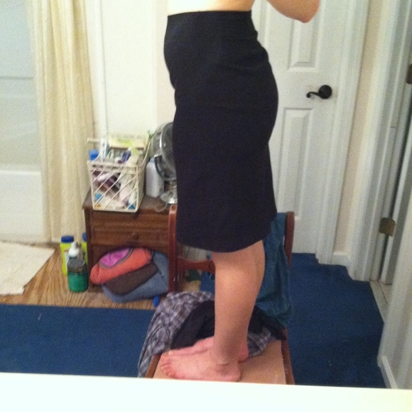 ❤️WHBM BLACK PENCIL SKIRT❤️ - Picture 2 of 4