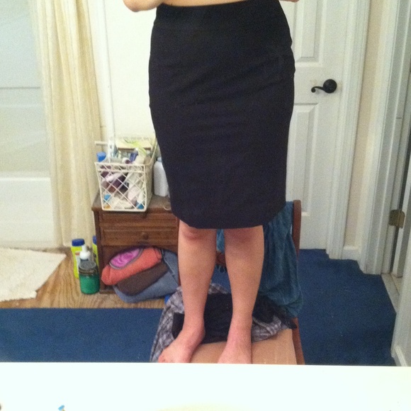 ❤️WHBM BLACK PENCIL SKIRT❤️ - Picture 3 of 4
