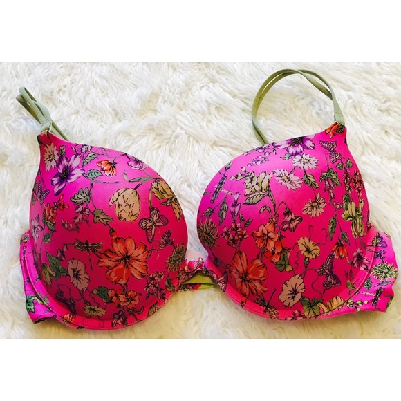 Victoria's Secret Other - 💕FLASH SALE💕 36D Victoria's Secret Push Up Bra