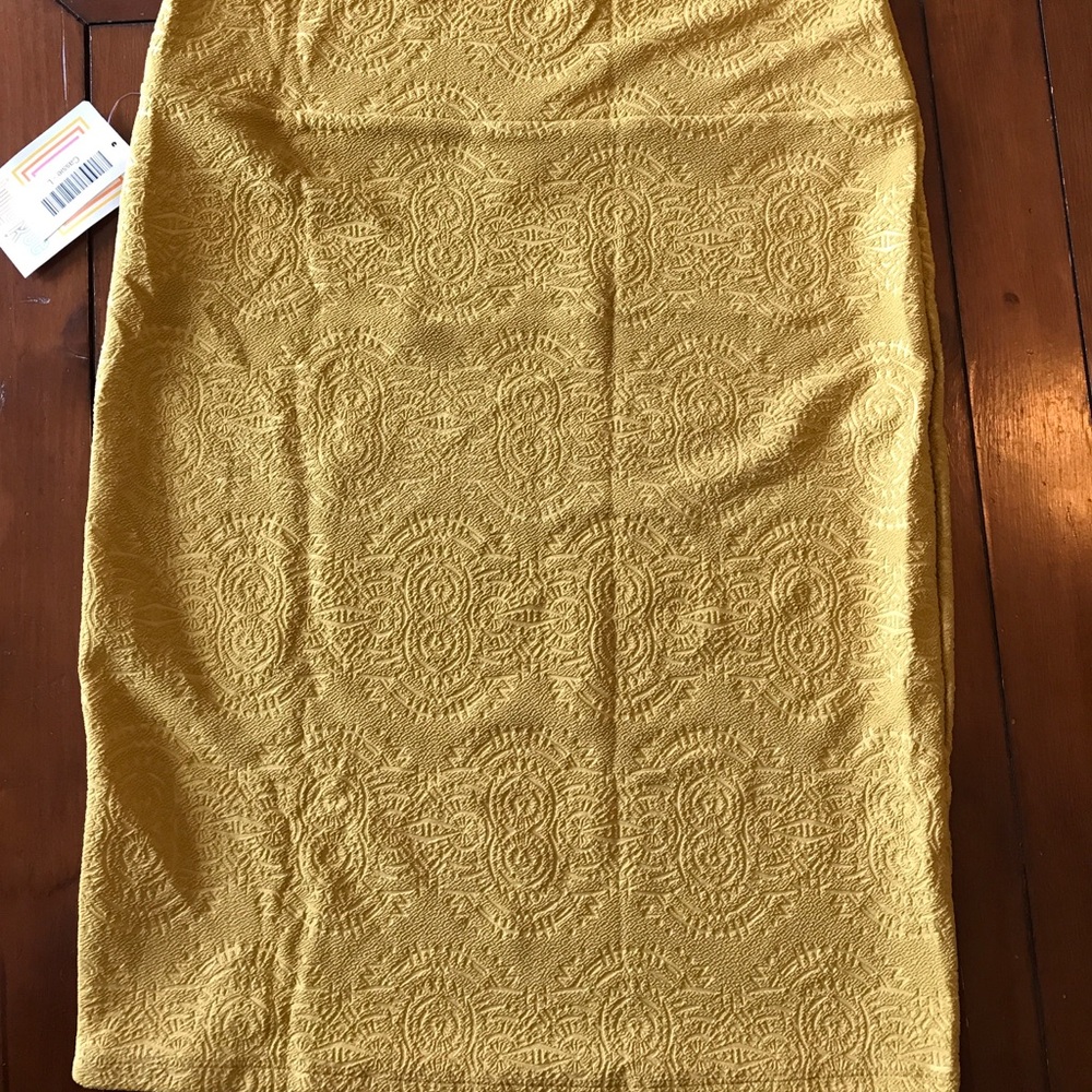 Large Lularoe Cassie