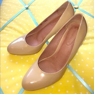 Nude color Corso como heels