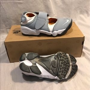 Nike- Air Rift (mist blue/ white golden glow)