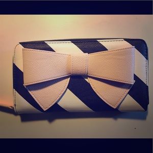 🎀💟Betsy Johnson wallet💟 🎀