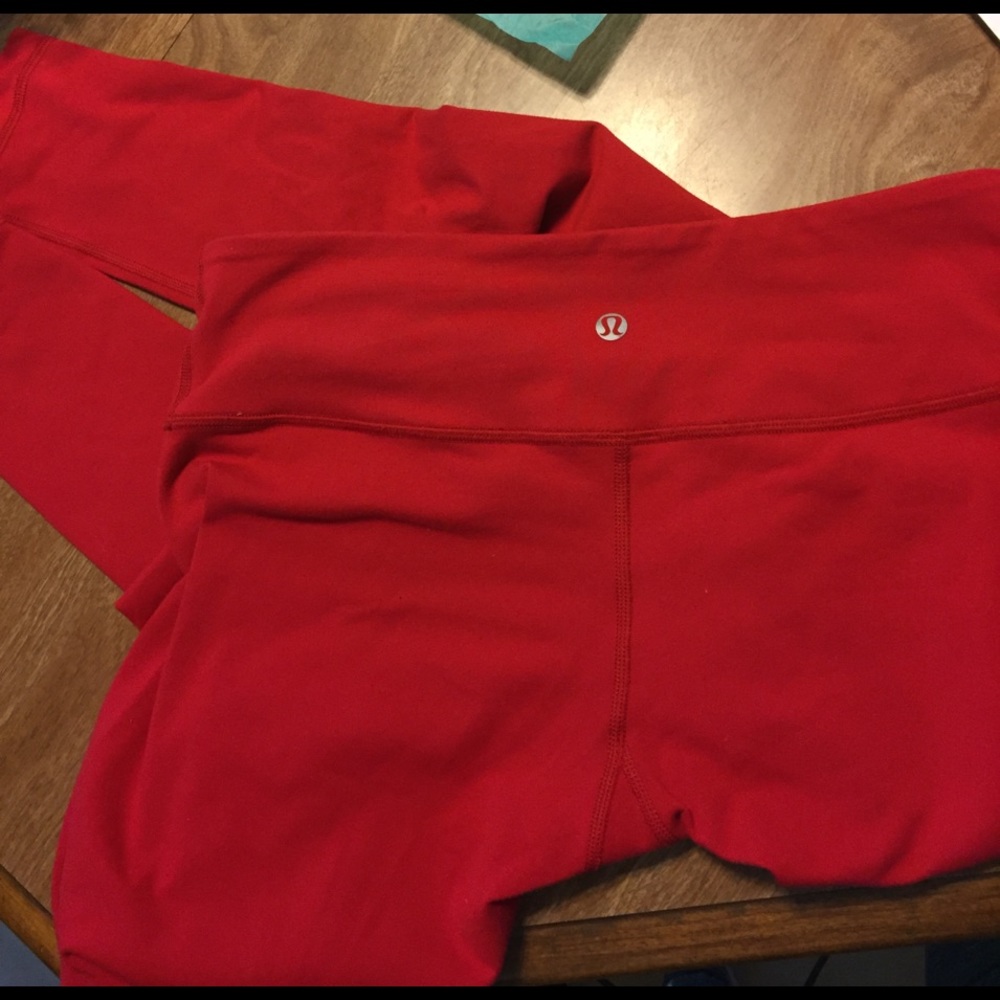 lululemon wunder under, size 8, RED