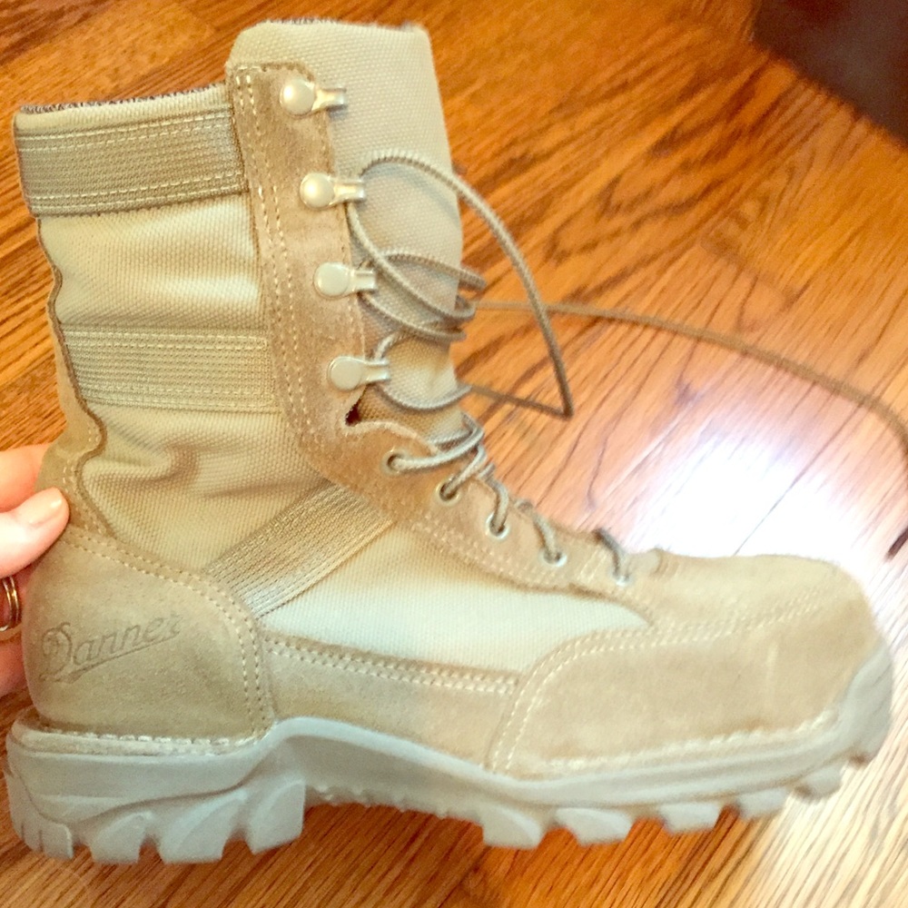 Military Steeltoe boots. never worn!