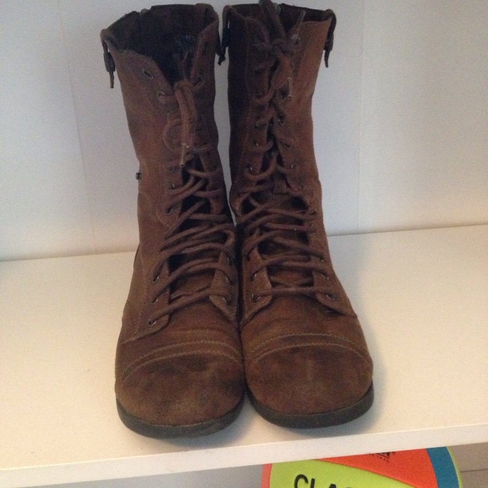 ***SOLD***Brown combat boots