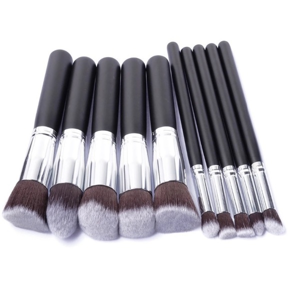 10 High-Quality Makeup Brushes - Picture 3 of 7