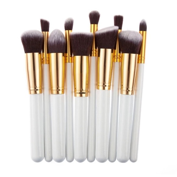 10 High-Quality Makeup Brushes - Picture 2 of 7