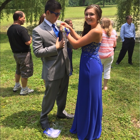 Prom dress! - Picture 2 of 3