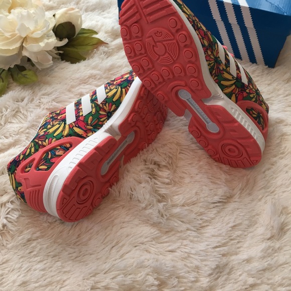 Adidas Sneakers 🎉LAST PAIR 🎉 - Picture 4 of 4