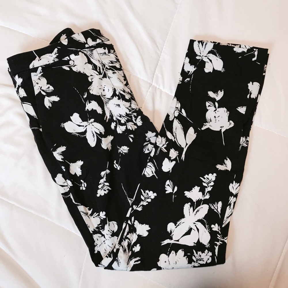 F21 | Black & white Floral Ankle Pants