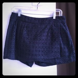 Cabi navy pintuck skort