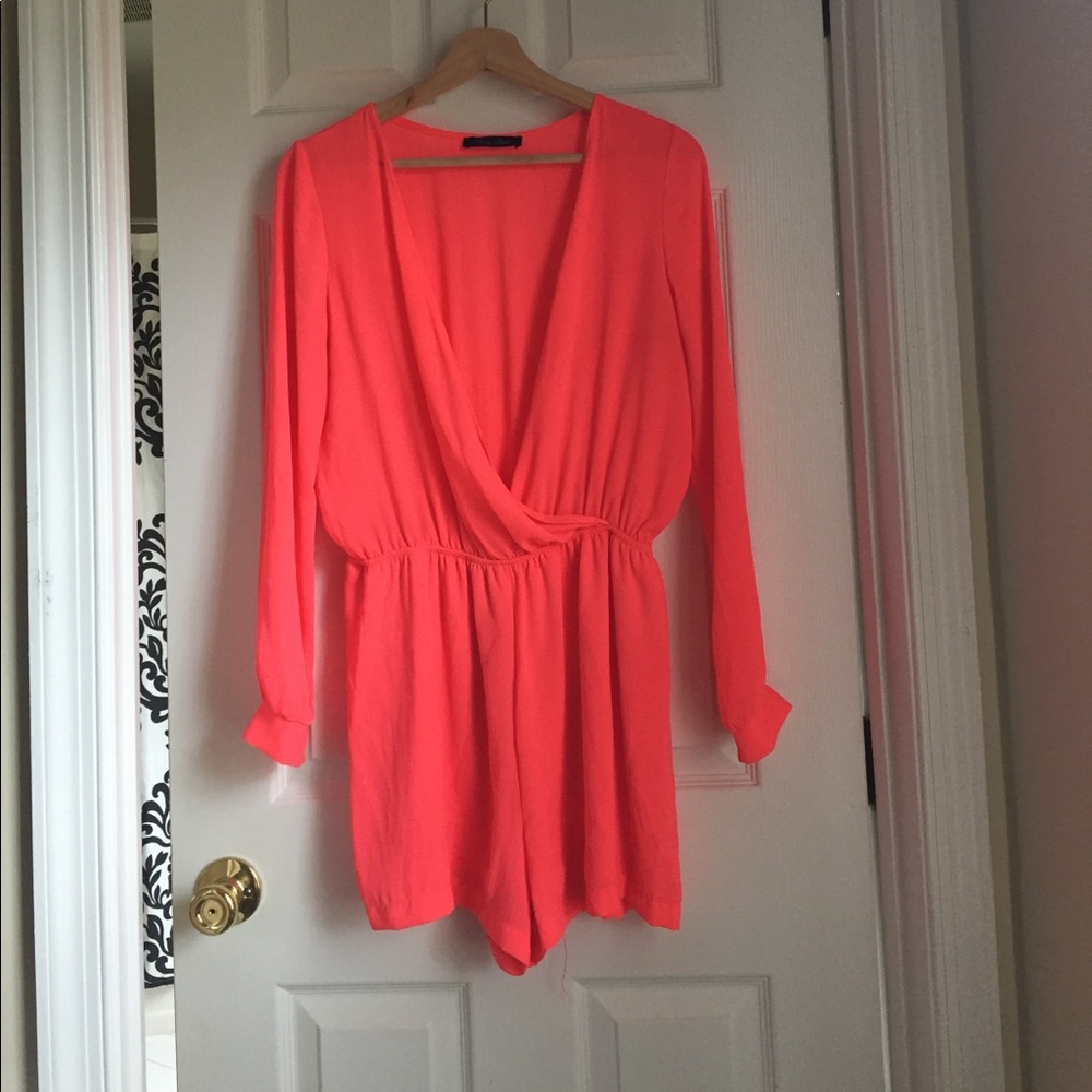 ✨Honey Punch Coral Romper! ✨