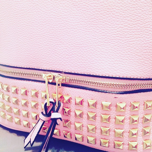 Meet your Posher, Elena - Picture 2 of 2