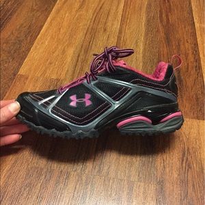 Size 7 UA sneakers