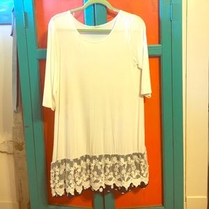 NWOT lace bottom boutique tunic. Size L/XL