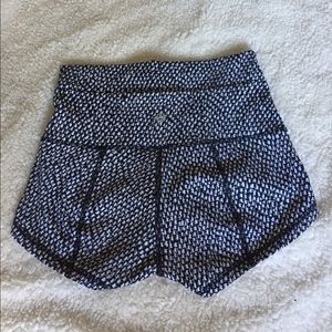 Lululemon wunder shorts size 4 NEVER WORN