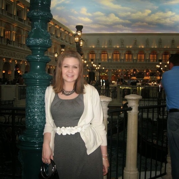 Meet your Posher, Leigh Lemmon - Picture 5 of 8