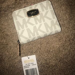 Michael Kors mini wallet