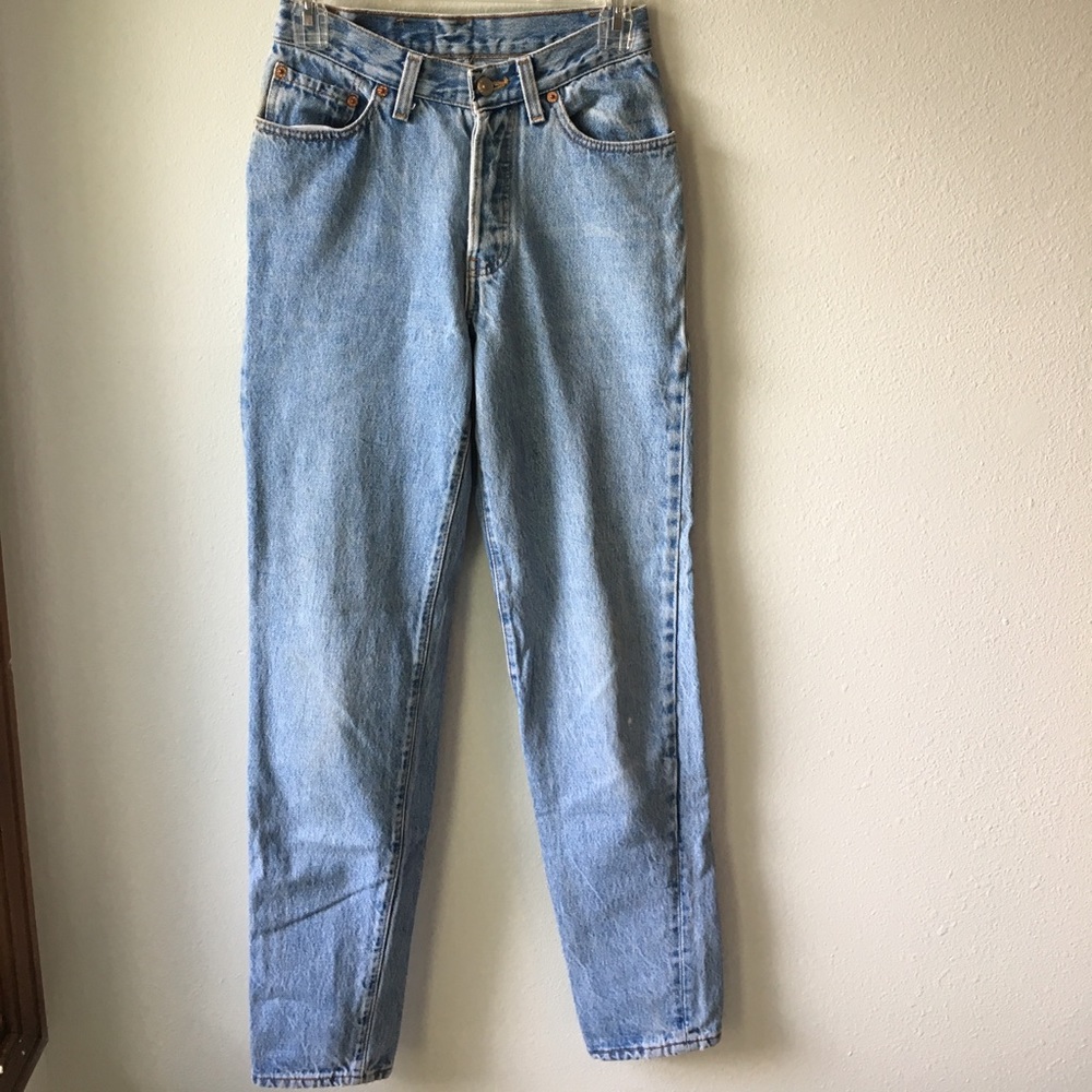 Levi's high rise mom jeans
