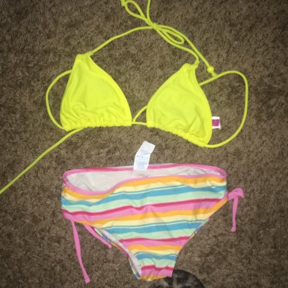 Bikini - Picture 3 of 4