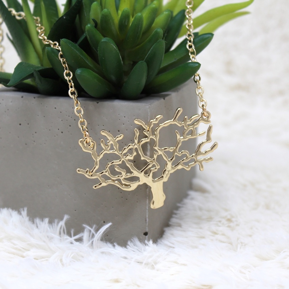 βοΈ MOTHER TREE CHARM NECKLACE - Picture 1 of 4