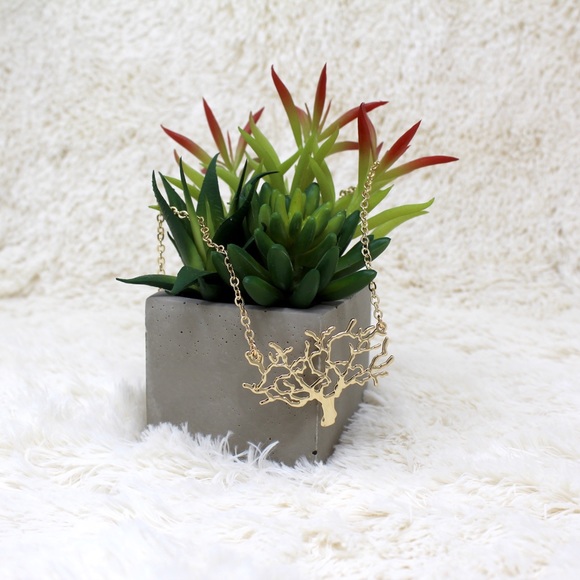 ⭐️ MOTHER TREE CHARM NECKLACE - Picture 2 of 4